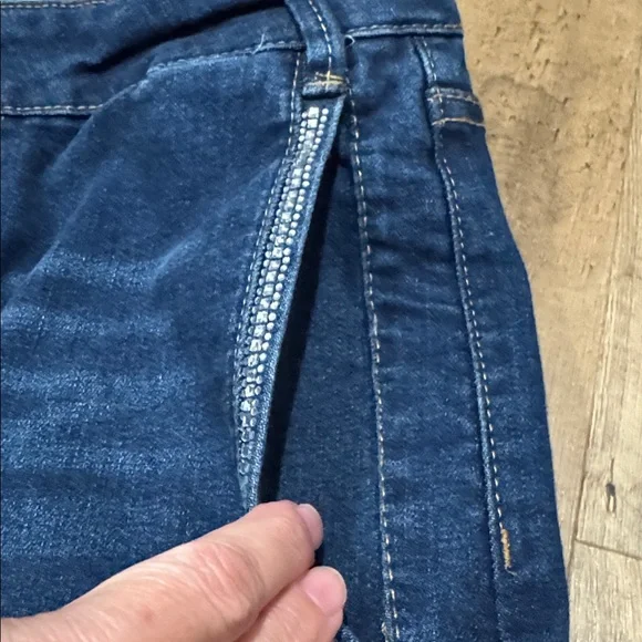 Wide-Leg Dark Blue Jeans - Picture 5 of 8